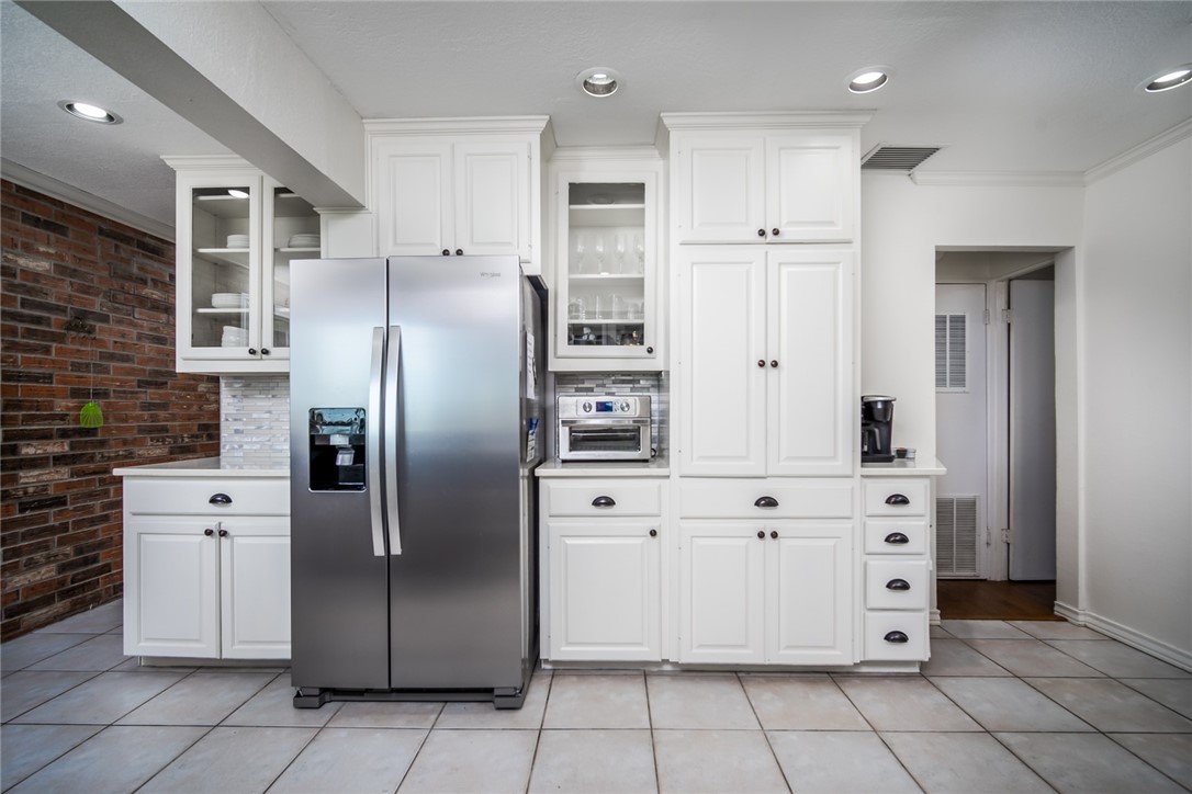 1703 Bayshores Property Photo 8