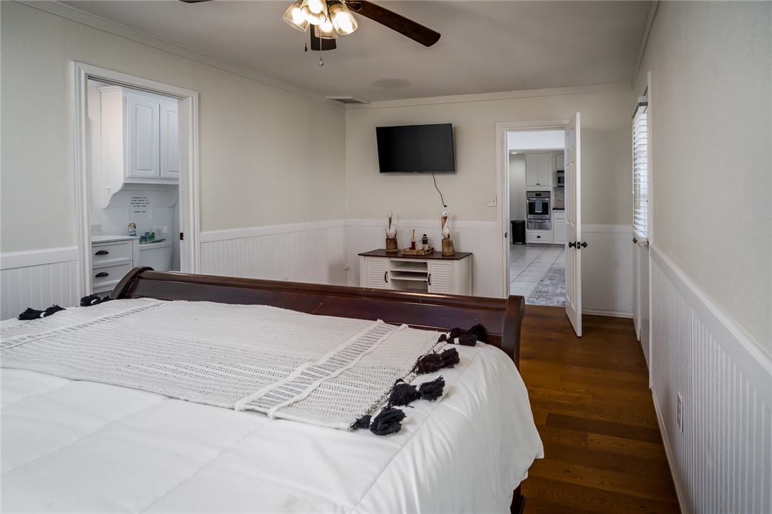 1703 Bayshores Property Photo 11