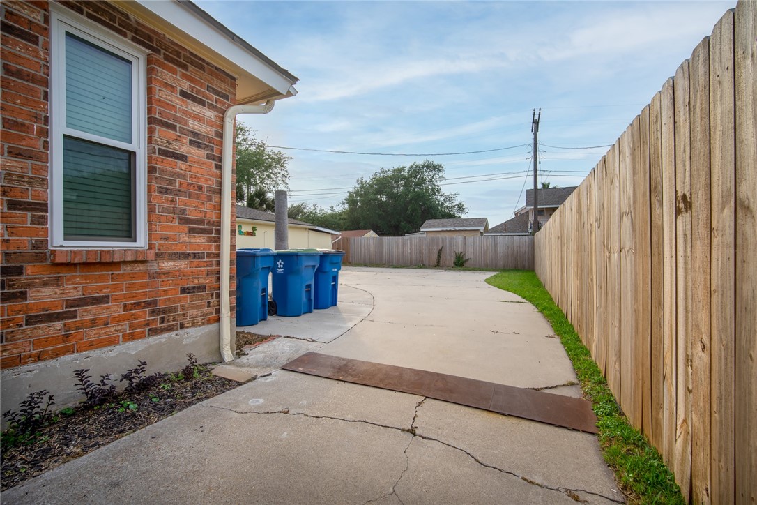 1703 Bayshores Property Photo 24