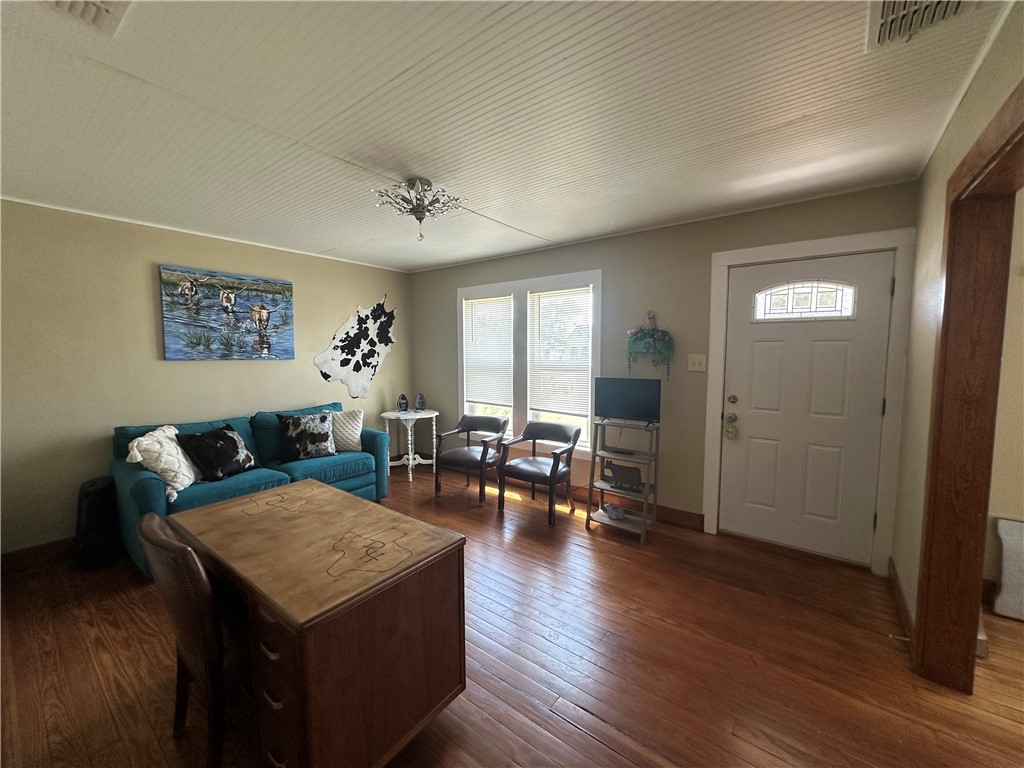 506 N Alamo St Property Photo 3