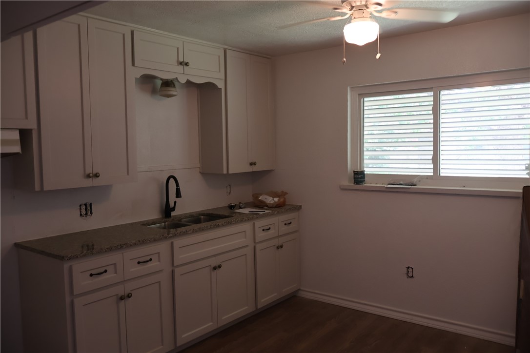 1905 Loritte Dr Property Photo 18