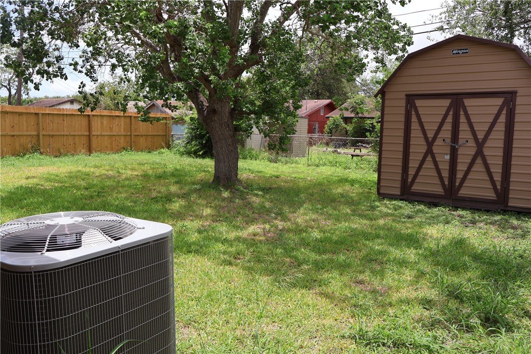 1905 Loritte Dr Property Photo 21