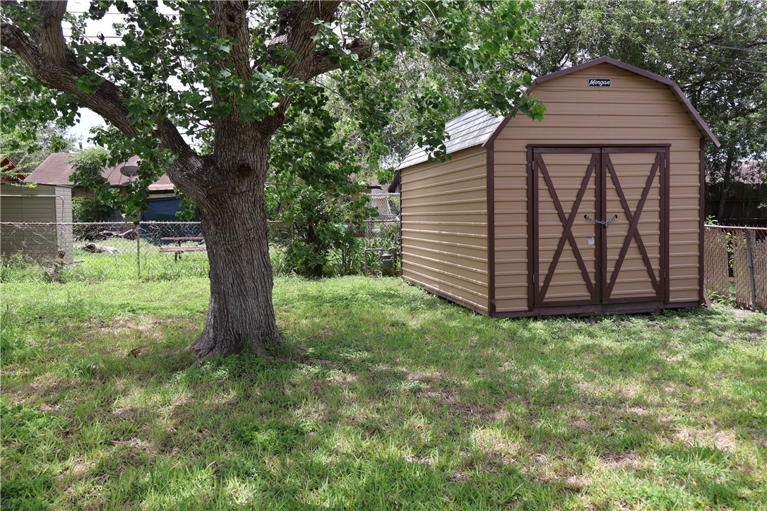 1905 Loritte Dr Property Photo 22