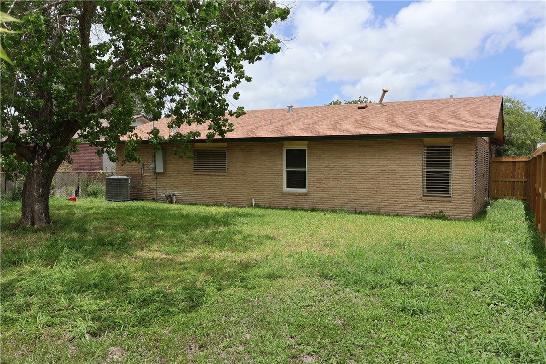 1905 Loritte Dr Property Photo 25