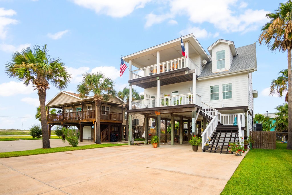 650 Dolphin Circle Property Photo 3