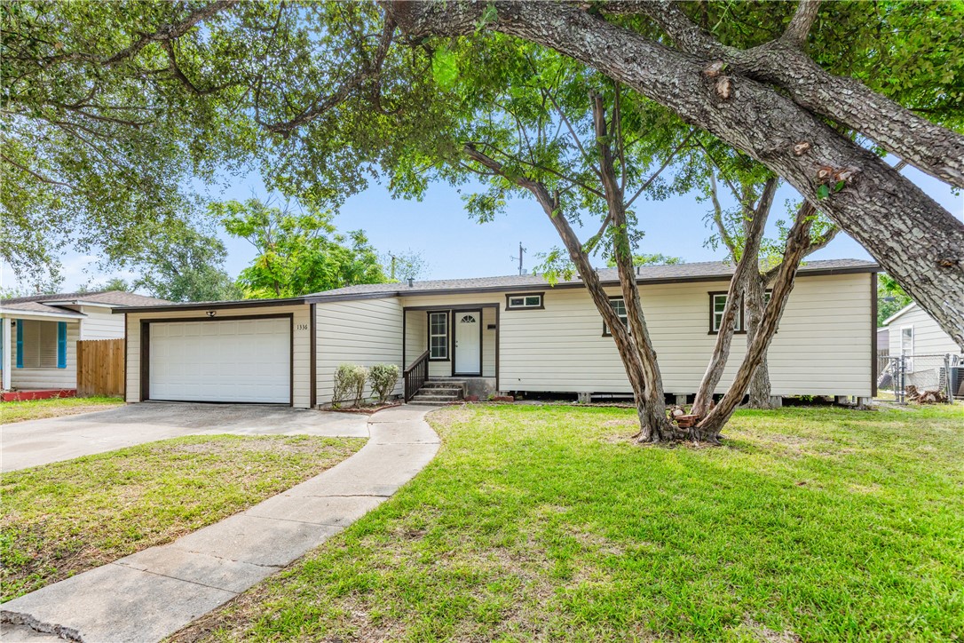 1336 Brentwood Dr Property Photo 1