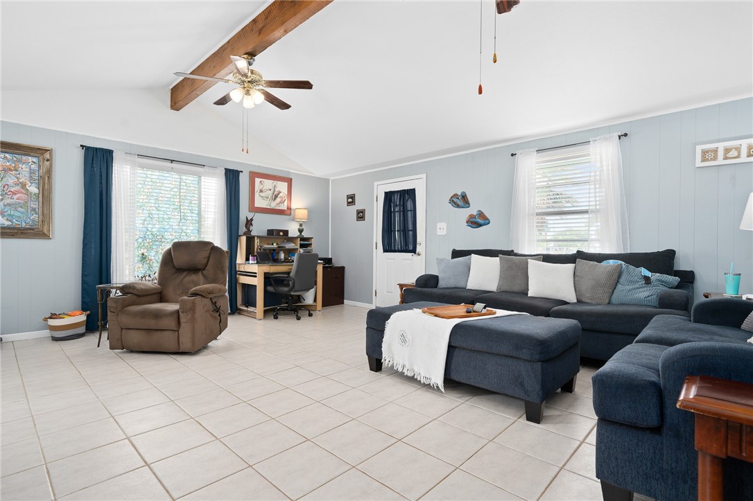 627 S Fuqua St Property Photo 9