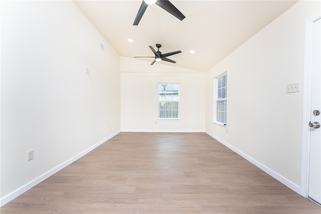 641 Caddo St Property Photo 4