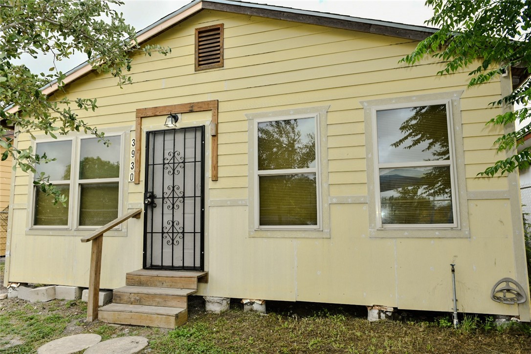 3930 Hidalgo St Property Photo 1