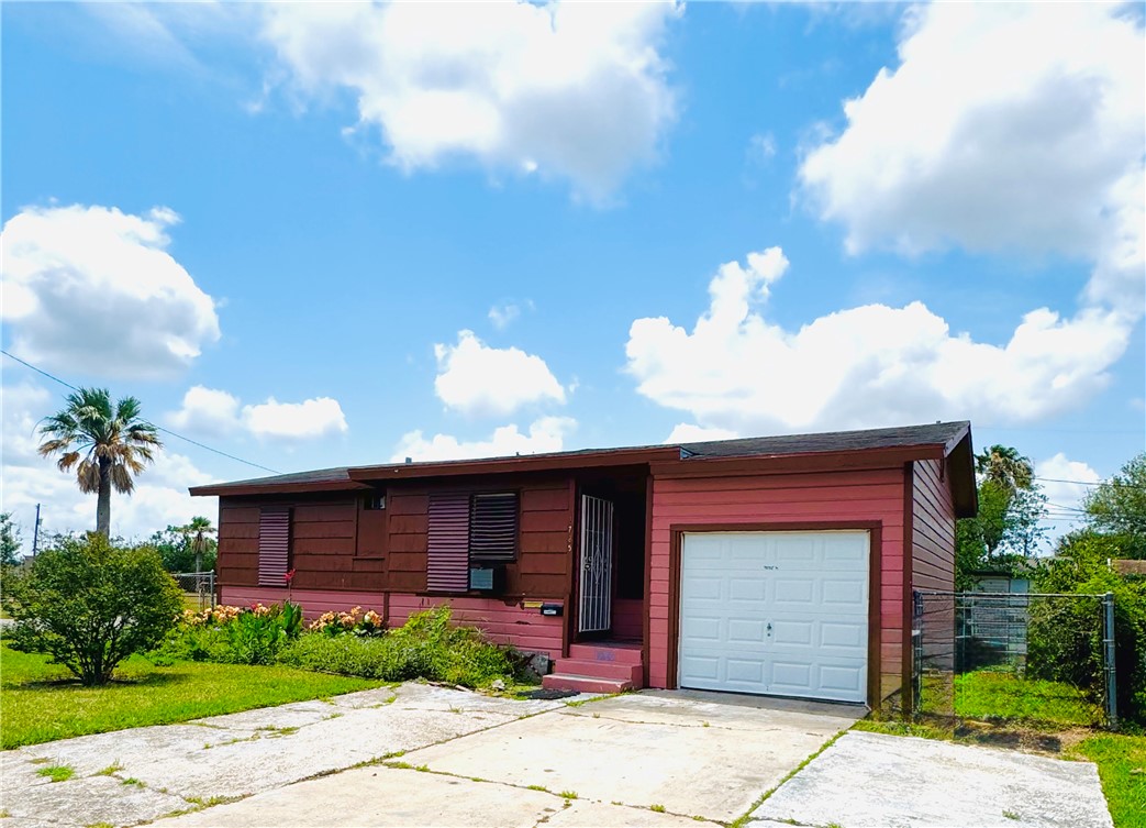 1725 Sycamore Pl Property Photo 1