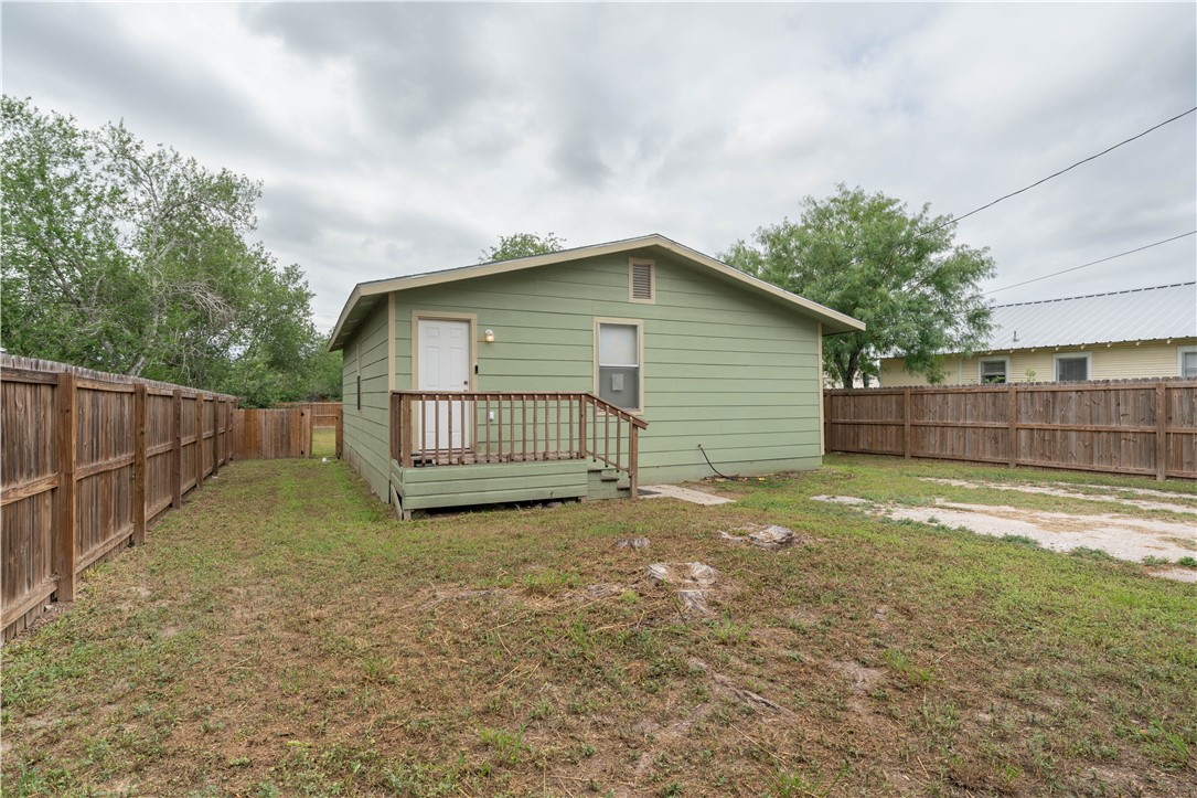 504 E Sarah St Property Photo 1