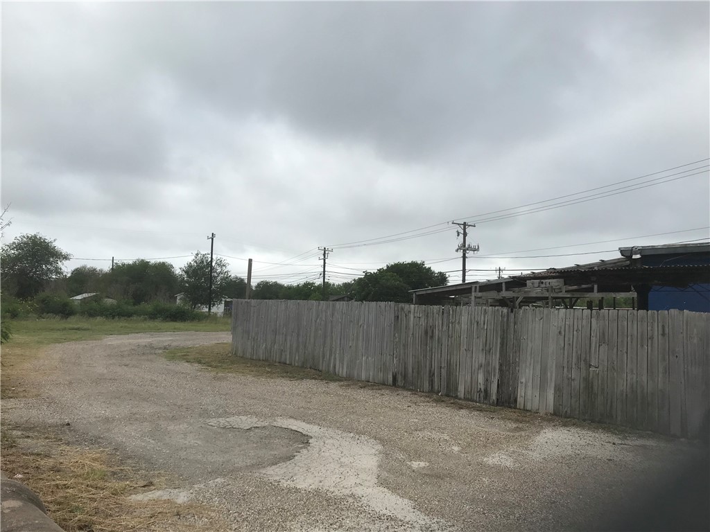 4664 Kostoryz Property Photo 10