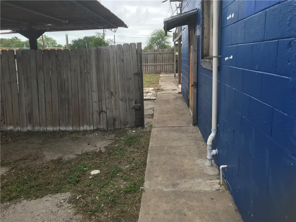 4664 Kostoryz Property Photo 22