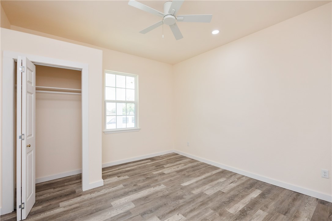 228 E Avenue G Property Photo 16