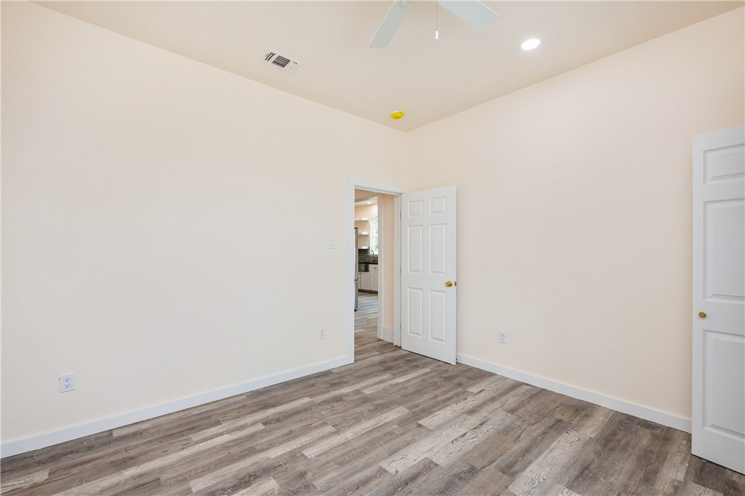228 E Avenue G Property Photo 18