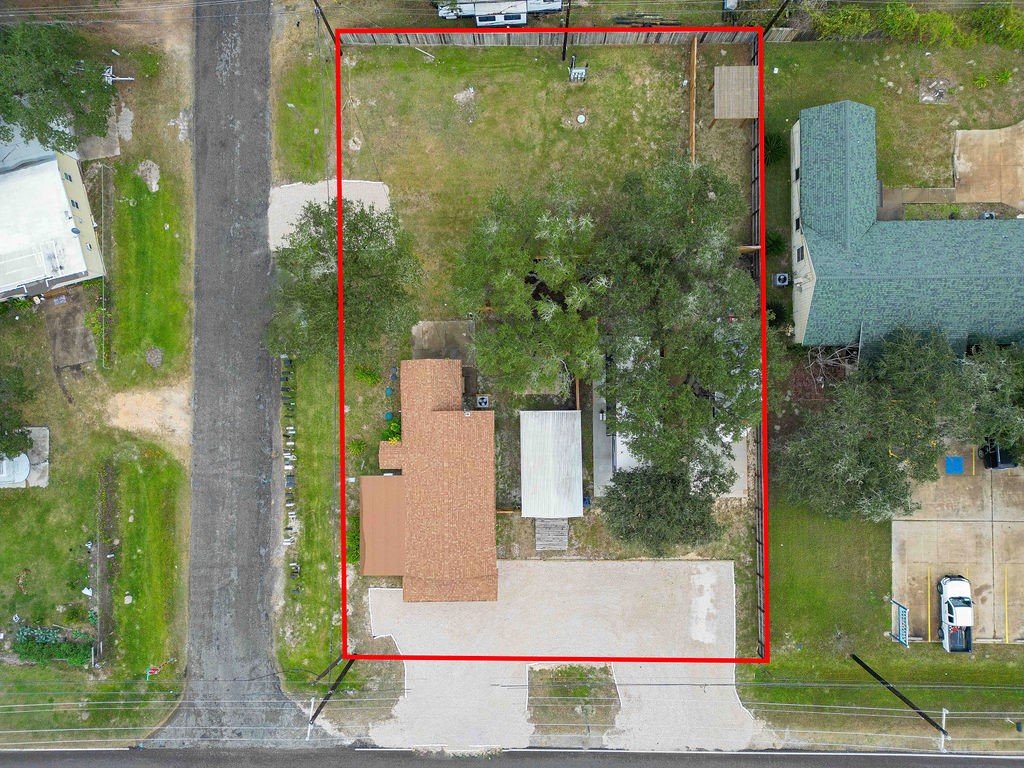 2118 W Market St Property Photo 3
