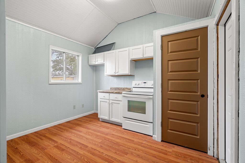 2118 W Market St Property Photo 9