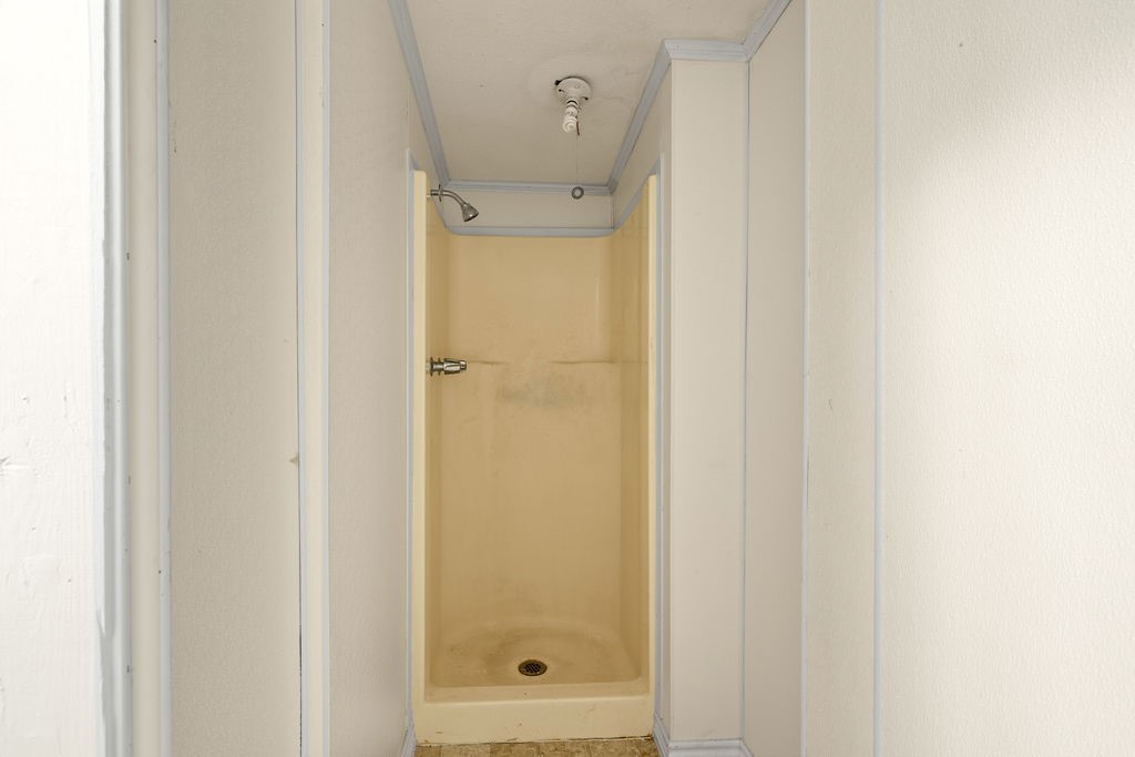 2118 W Market St Property Photo 11
