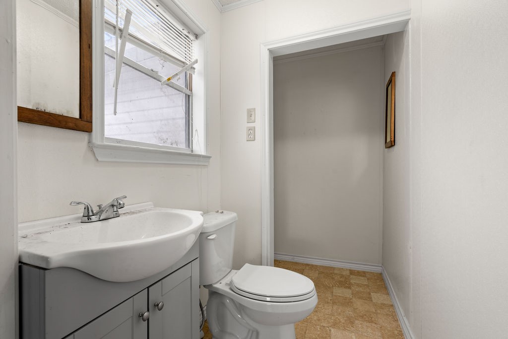 2118 W Market St Property Photo 12