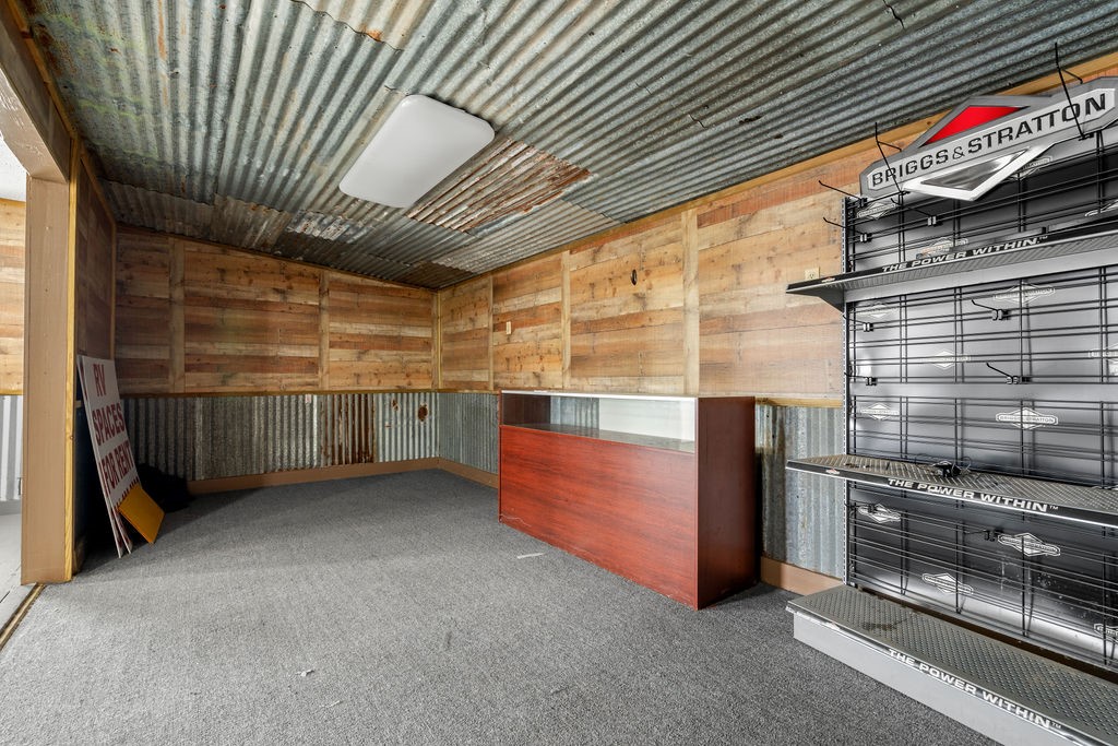 2118 W Market St Property Photo 14