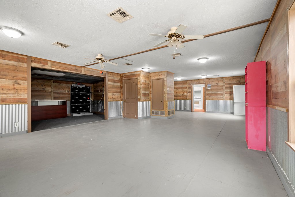 2118 W Market St Property Photo 15