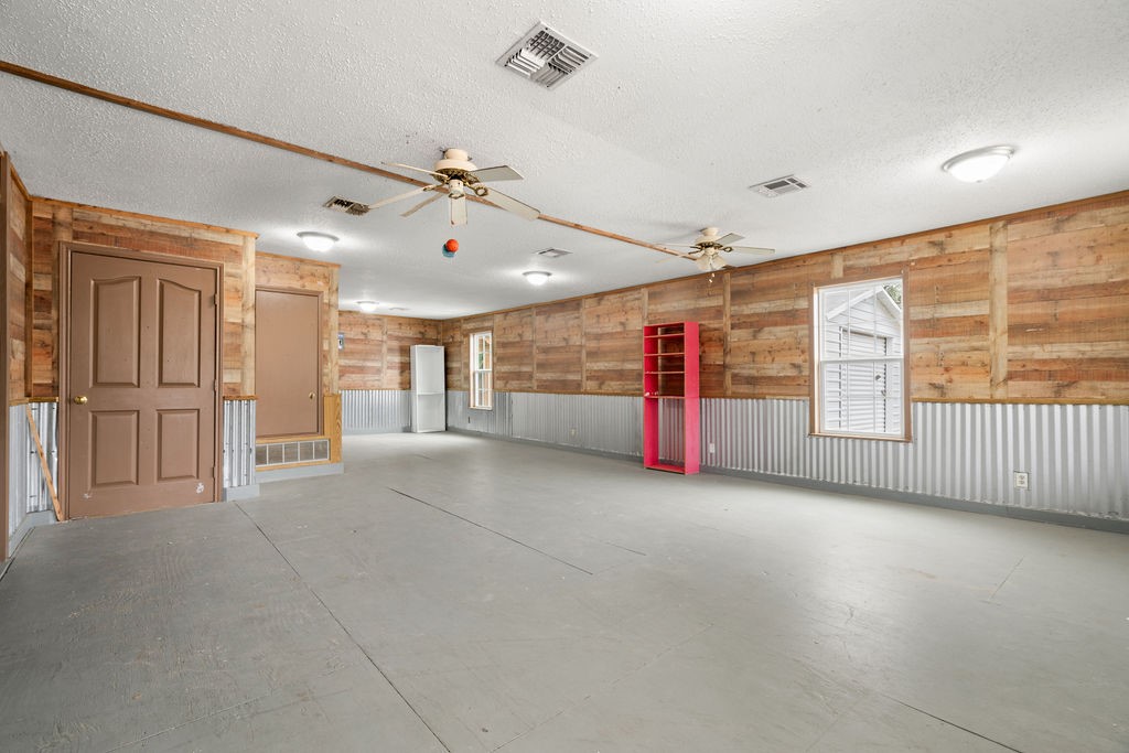 2118 W Market St Property Photo 16