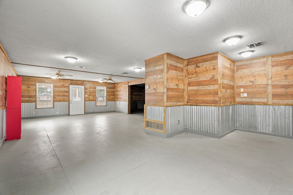 2118 W Market St Property Photo 17