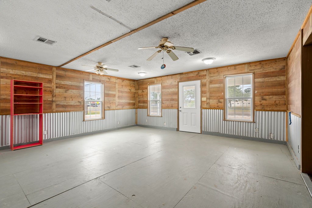 2118 W Market St Property Photo 19