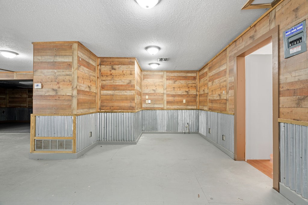 2118 W Market St Property Photo 22