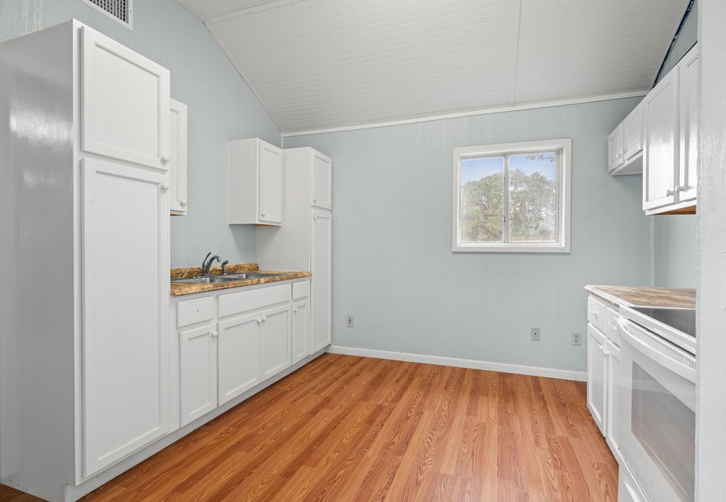 2118 W Market St Property Photo 23
