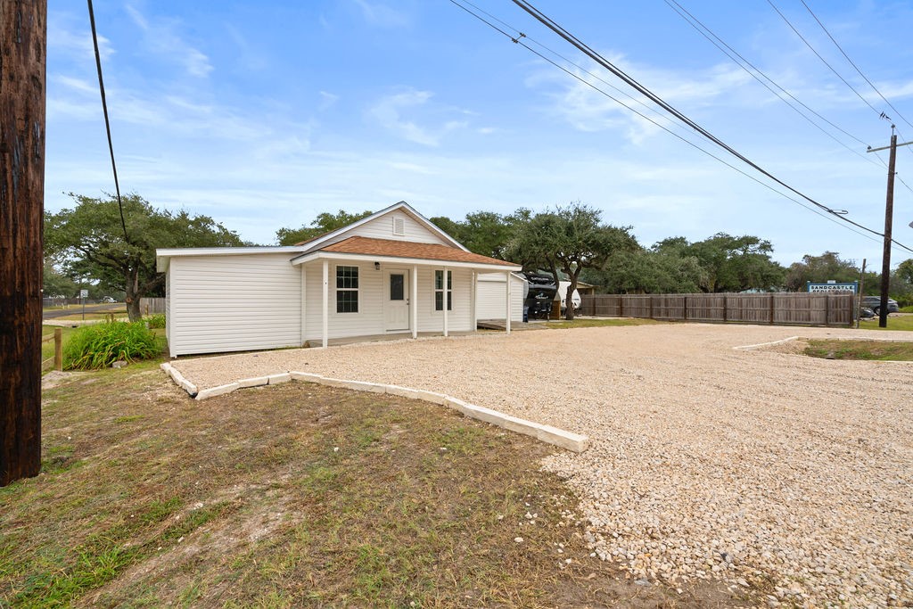 2118 W Market St Property Photo 25