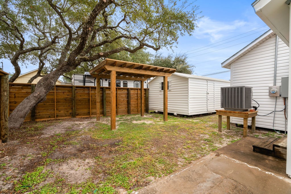 2118 W Market St Property Photo 28