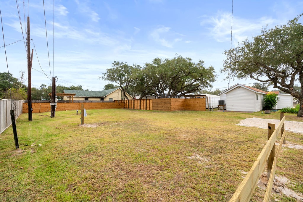 2118 W Market St Property Photo 30