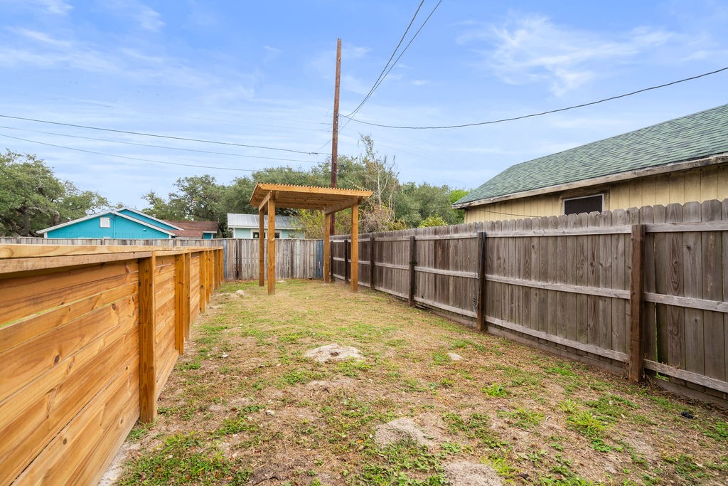 2118 W Market St Property Photo 34
