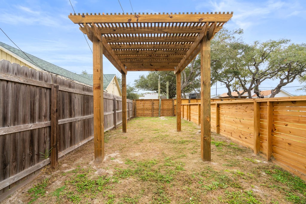 2118 W Market St Property Photo 35