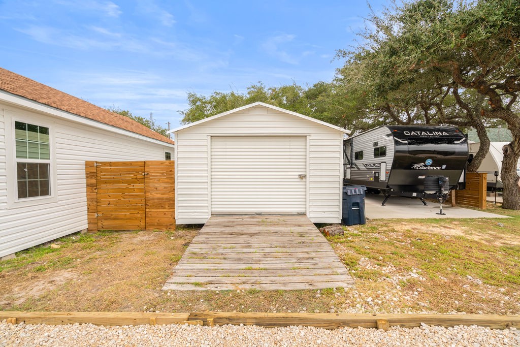 2118 W Market St Property Photo 37
