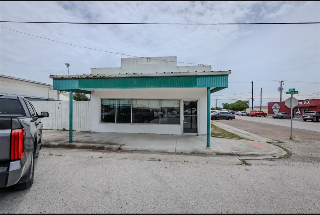 123 S Rachal St Property Photo 1