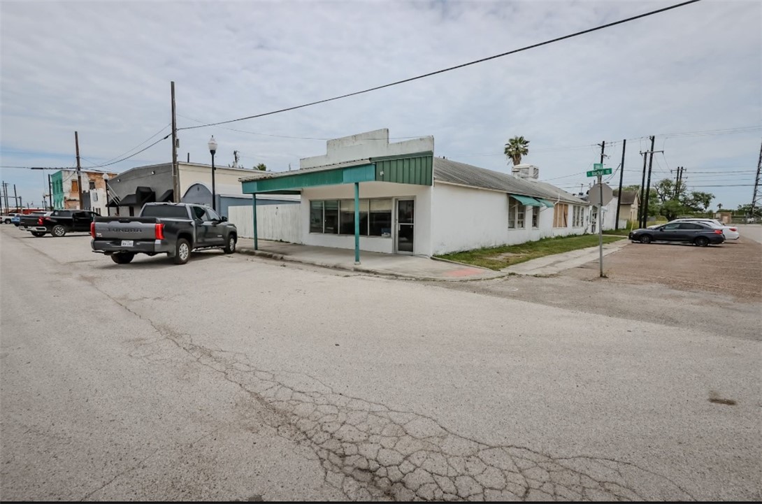 123 S Rachal St Property Photo 2