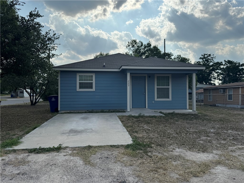223 S Texas Ave Property Photo 1