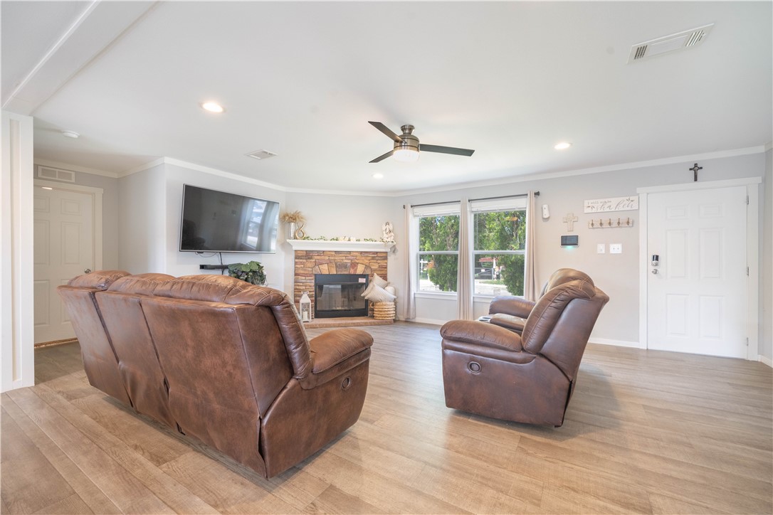 1101 Vela St Property Photo 2