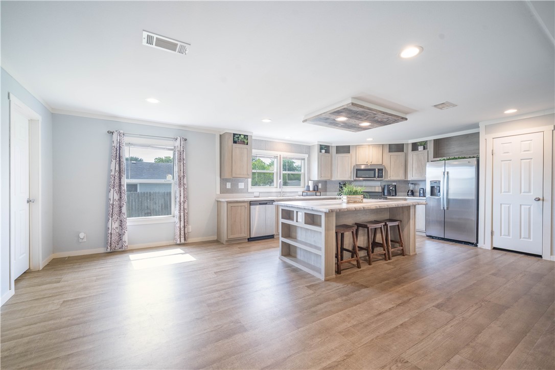 1101 Vela St Property Photo 3