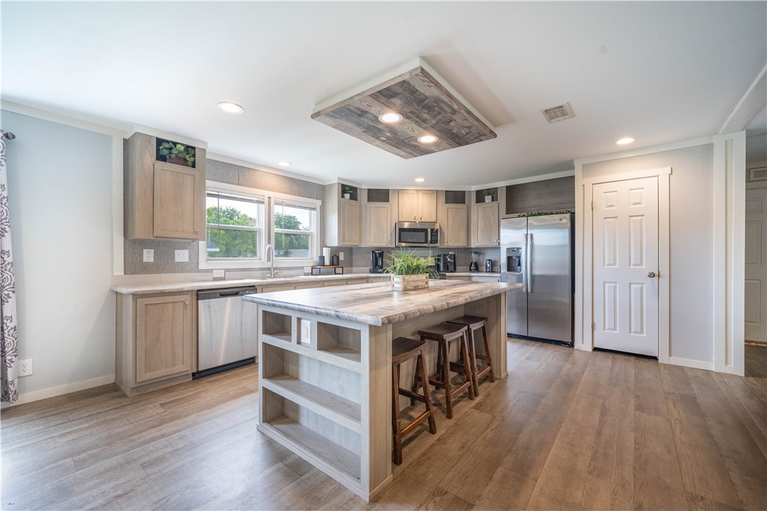 1101 Vela St Property Photo 4