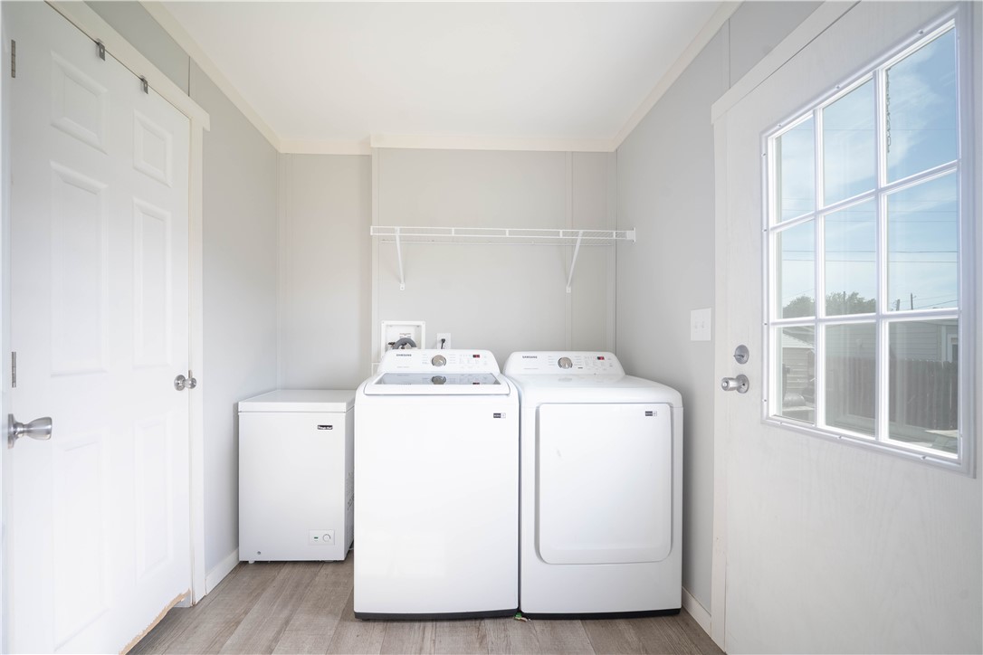 1101 Vela St Property Photo 5