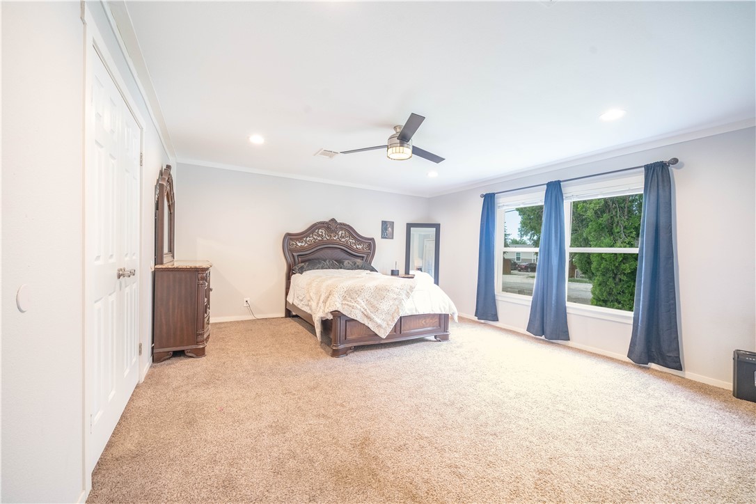 1101 Vela St Property Photo 6