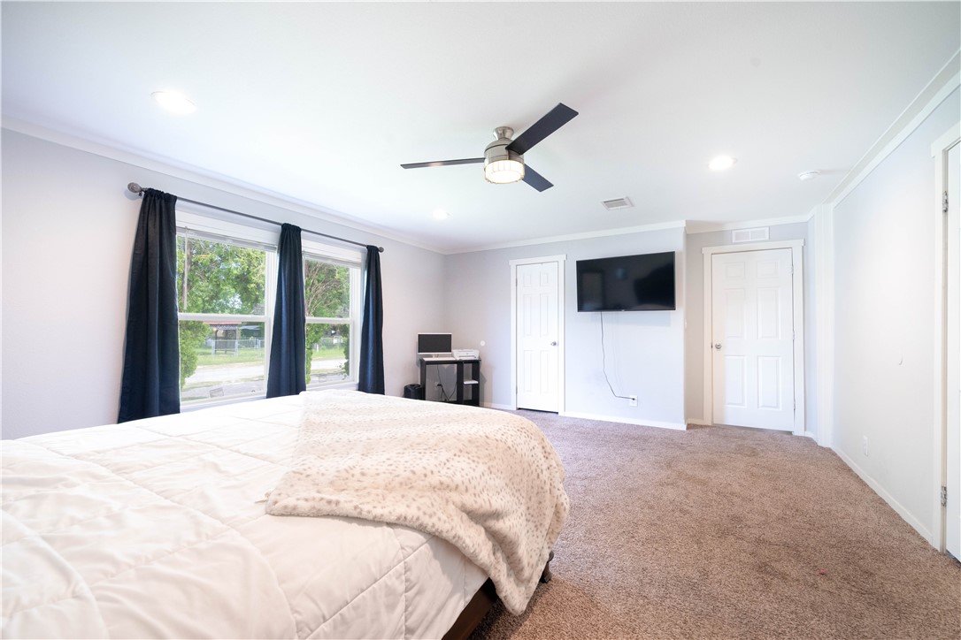 1101 Vela St Property Photo 7