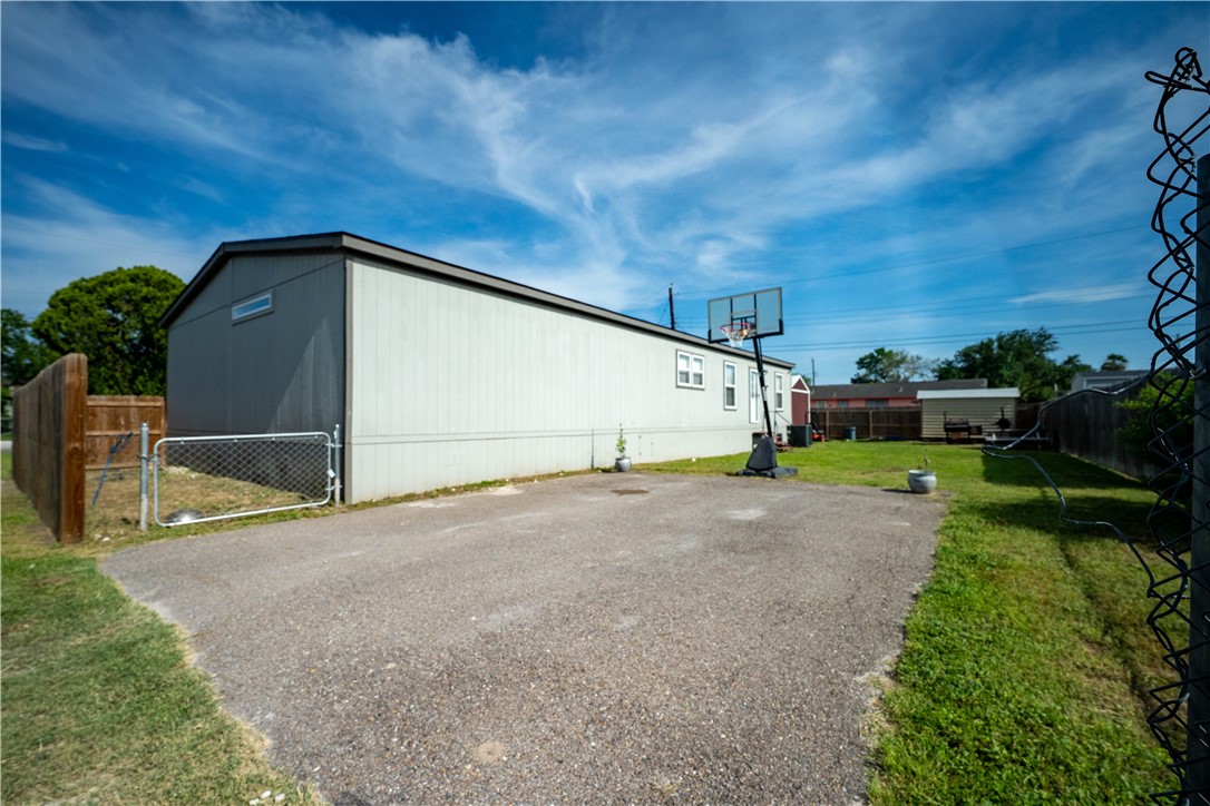 1101 Vela St Property Photo 20