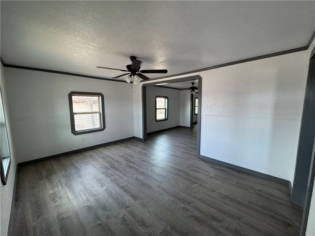 719 E Hahl St Property Photo 3