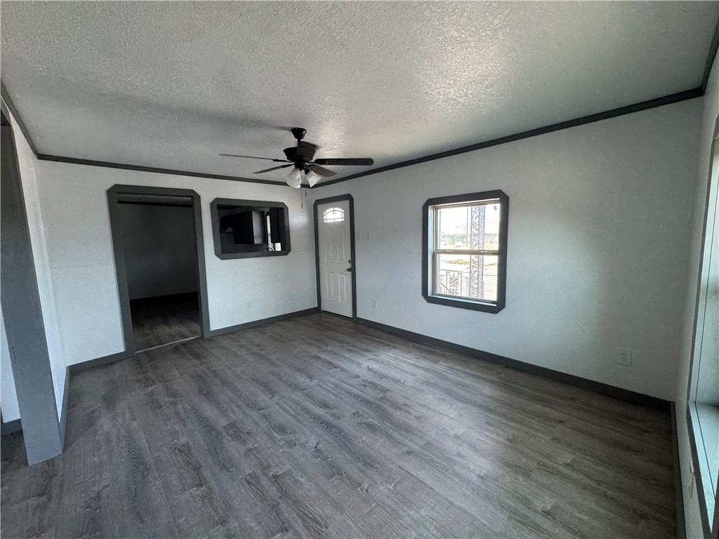 719 E Hahl St Property Photo 4