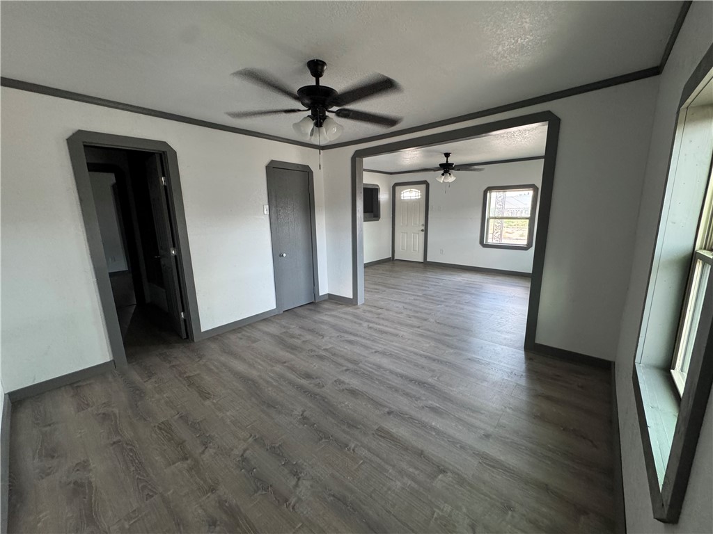 719 E Hahl St Property Photo 6