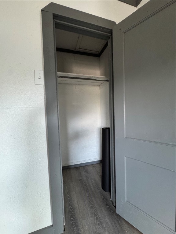 719 E Hahl St Property Photo 7